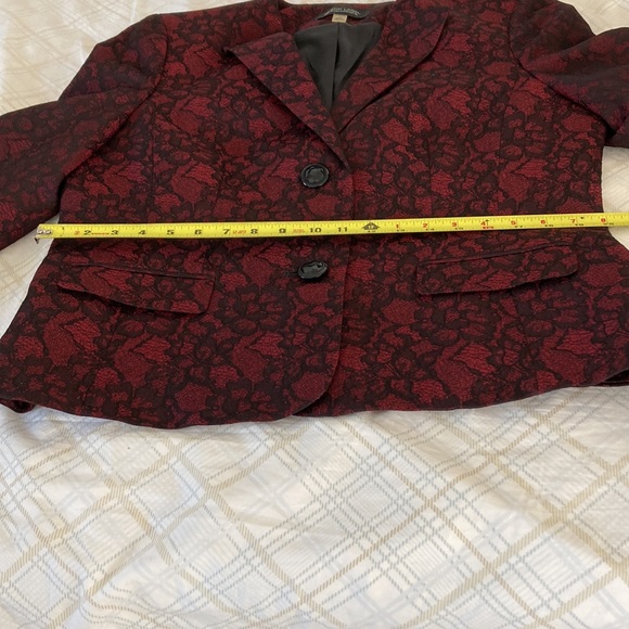 Black Label Evan-Piccone suit,Jacket,23 inches at waist,skirt 23 1/2 inches long - Picture 6 of 6